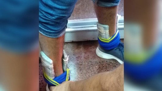 Más de US$ 40.000 ocultos en sus medias: así quiso salir del país