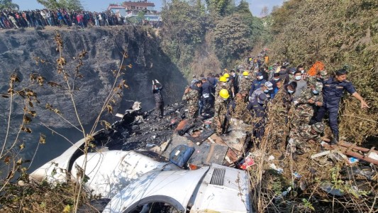 Nepal: Un avión con 72 personas a bordo se estrelló, entre ellos un argentino