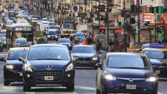 Las patentes de autos en CABA subirán este año hasta un 84%