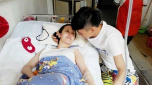 Despertó tras 70 días en coma, y sorprendió a su novio con una insólita pregunta