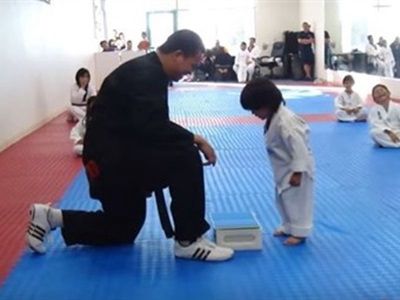 #EsViral El pequeño karateca que busca su cinturón blanco