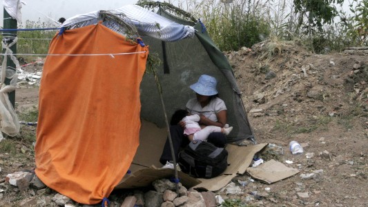 La pobreza bajó a 28,6% en el primer semestre, según el INDEC