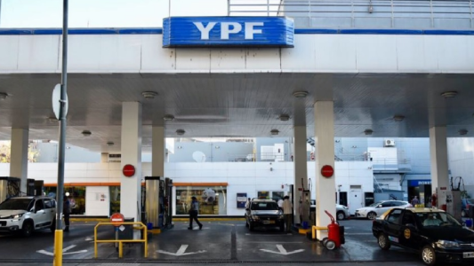 Estaciones de servicio de YPF seguirán aceptando el pago con tarjetas de crédito