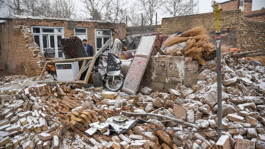 Irán: un sismo dejó tres muertos y más de 800 heridos