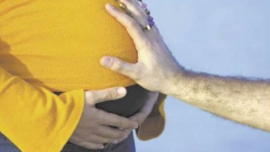 Una pareja tuvo un bebé con un embrión que no era el suyo