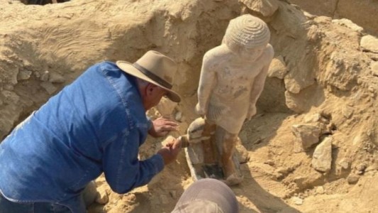 Descubrieron en Egipto una tumba de hace 4.300 años con un insólito objeto relacionado con Messi