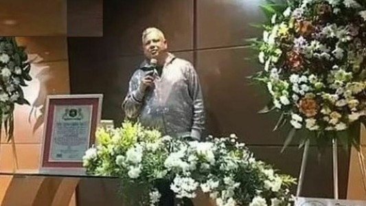 Prueba infalible: fingió su propia muerte para ver cuántos lo querían - #Flashchat