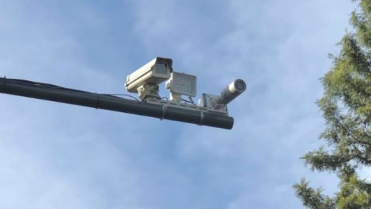 Comenzaron a funcionar las nuevas fotomultas en CABA: controlan el uso del celular y del cinturón