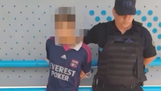 Detuvieron a un hombre que amenaza a pasajeros del tren con un cuchillo