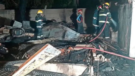 Tragedia en Longchamps: dos nenes de 2 y 3 años murieron en el incendio de su casa