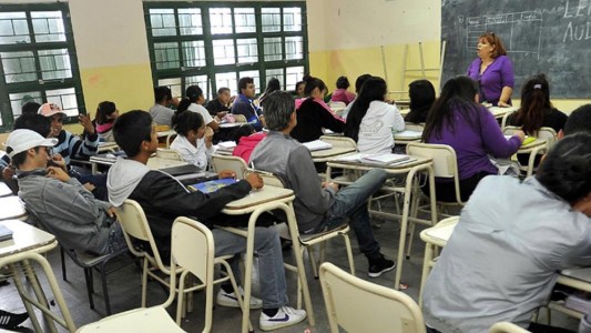 Reforma educativa: ahora los alumnos bonaerenses pasan de año con tres o mas previas