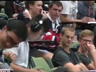 #EsViral Quiso entretenerse en una clase aburrida y pasó un papelón
