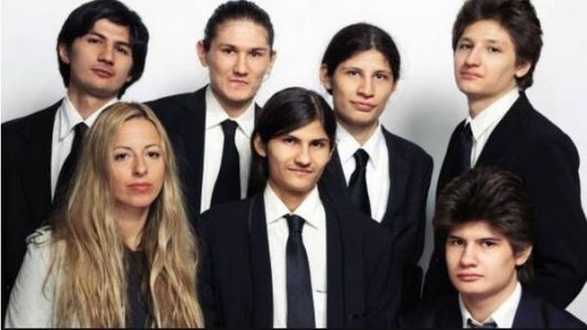 La increíble historia de siete hermanos encerrados en un departamento durante 14 años