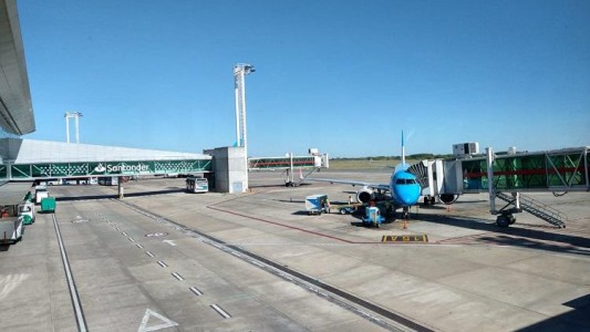 Detienen a una empleada del aeropuerto de Ezeiza por robar una valija olvidada