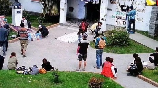 Mapuches del RAM tomaron la municipalidad de El Bolsón