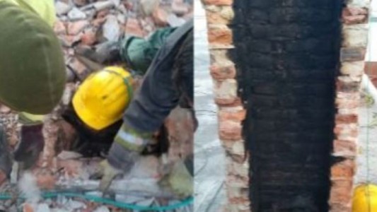 Intenta robar por una chimenea, queda atascado y lo rescatan los bomberos en Merlo