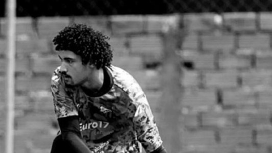 Dolor en el fútbol de Brasil: encontraron a un arquero de 21 años muerto en su casa