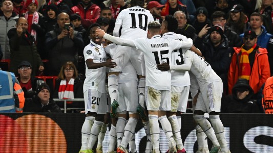 Real Madrid goleó al Liverpool y puso un pie en cuartos de la Champions