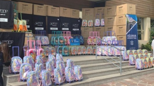 La Aduana donó 3.760 mochilas secuestradas por importación irregular