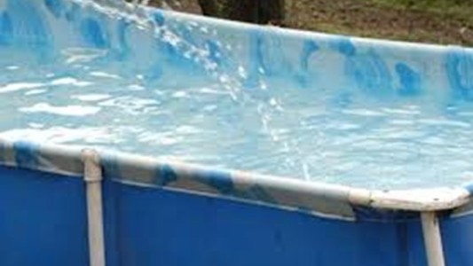 Investigación: dos mujeres murieron electrocutadas mientras se refrescaban en una pileta de lona