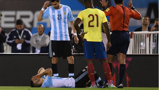 El "Kun" Agüero regresó a Inglaterra y espera recuperarse para jugar ante Brasil
