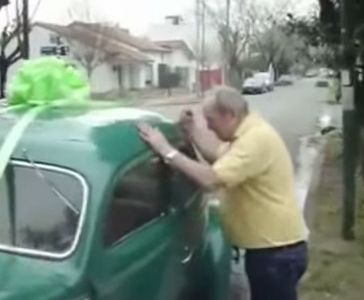 Video emotivo: la historia del hombre que se reencontró con su primer auto