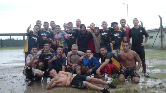 Ellos son "Los Espartanos", un equipo de rugby formado por internos de un penal bonaerense