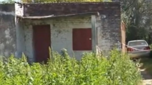 Ladrón forcejeó con la víctima, disparó, mató a su cómplice y huyó