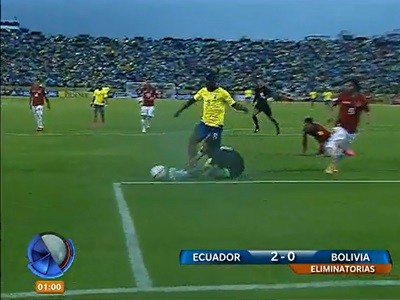 Sobre el final Ecuador derrotó a Bolivia 2 a 0 y sigue su racha