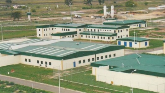 Balaceras y narcomenudeo: Allanan las cárceles de Ezeiza, Marcos Paz y Rawson