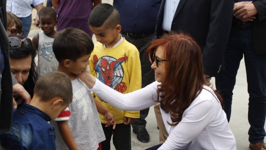 Antes de asumir como senadora, Cristina Kirchner evalúa una gira por Europa