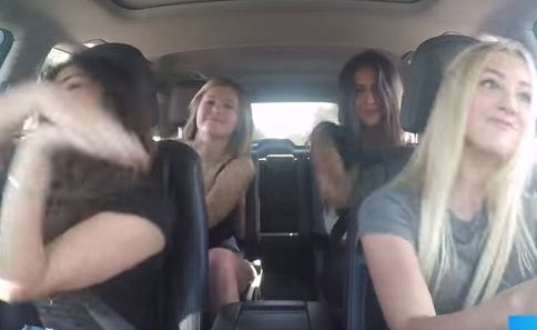 #EsViral: impactante campaña para no usar el celular en la ruta