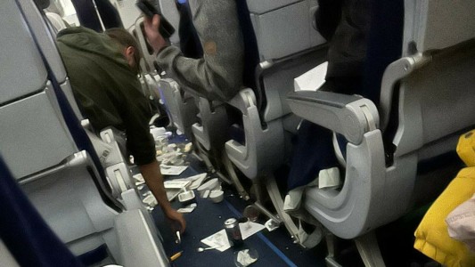 Vuelo de terror: así quedó el avión luego de caer en picada - #FlashChat