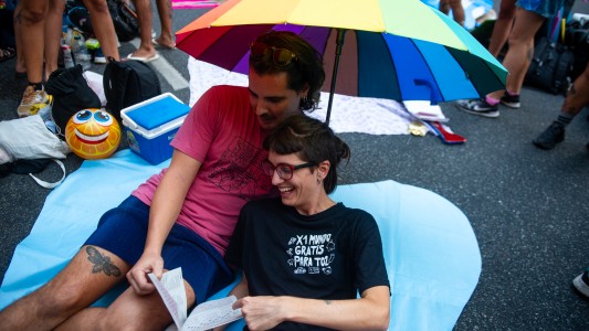 Activistas lésbicas recrean una "playa" en plena CABA para denunciar "violencia y criminalización"
