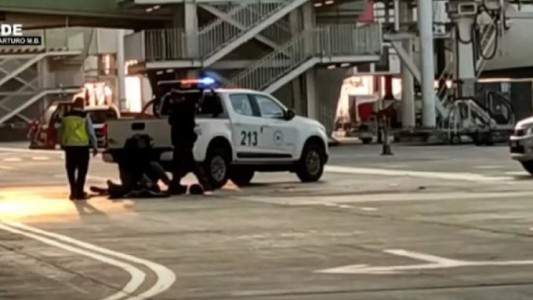 Asalto comando y tiroteo en el aeropuerto de Santiago de Chile: dos muertos