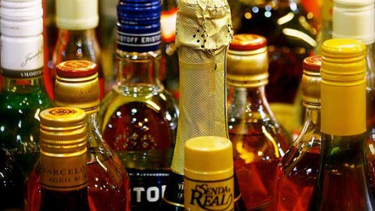 Suben los impuestos internos para el whisky, cerveza y champagna