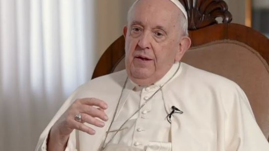 Francisco consideró que se podría "revisar" el celibato para sacerdotes