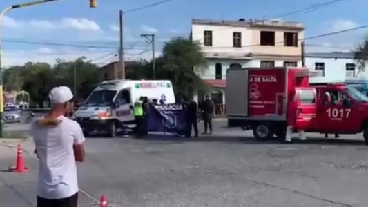 Nena de 4 años iba en el auto con su papá, se le abrió la puerta, cayó y murió atropellada