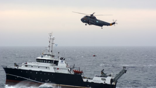 Rescate en el fin del mundo: impactante operativo de la Armada en el Atlántico Sur