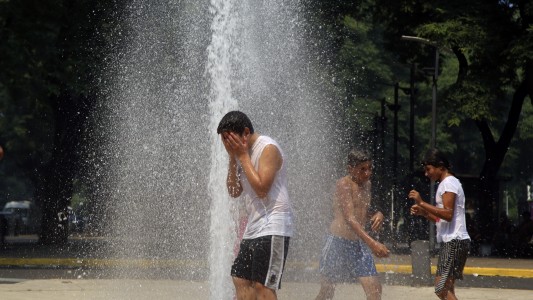 Calor interminable: sigue el alerta roja con térmicas de 40°C y el alivio llegará el sábado