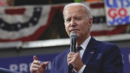 Biden endureció por decreto los requisitos para la compra de armas en EEUU
