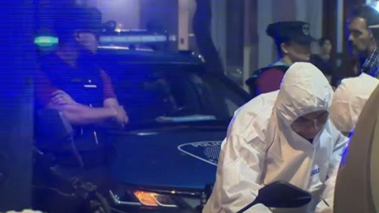 Motochorros balearon a un hombre de 83 años en Recoleta para robarle el reloj