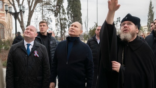 Putin visitó Crimea en el aniversario de la anexión rusa
