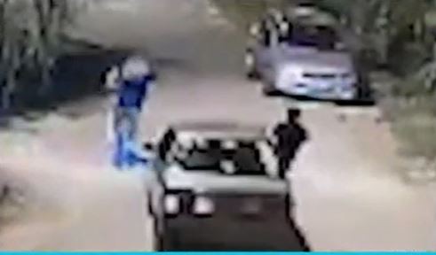 Video: impresionante persecución a tiros para robarle la bicicleta a un joven