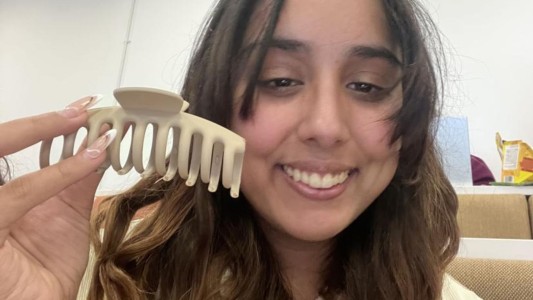 Todo por un gancho: alertan por el peligro de usarlos al manejar - #FlashChat