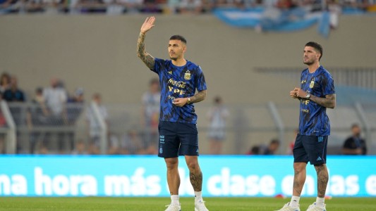 De Paul y Paredes salieron a la cancha y cumplieron con "la cábala de los caramelos"