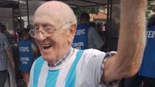 El abuelo de 85 años que fue a la cancha por primera vez junto a su nieto