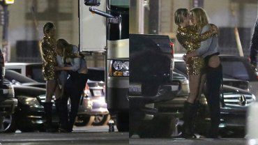 In fraganti: besos hot entre Miley Cyrus y su novia en el estacionamiento