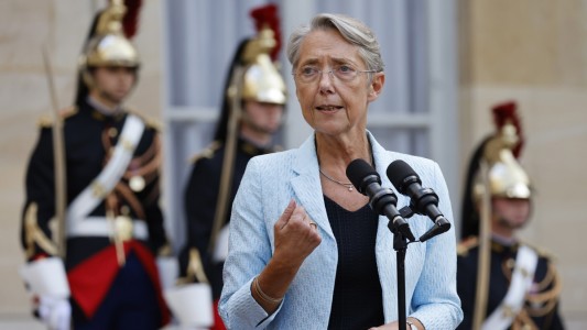 Primera ministra francesa recibirá a sindicatos y partidos para "apaciguar" el país