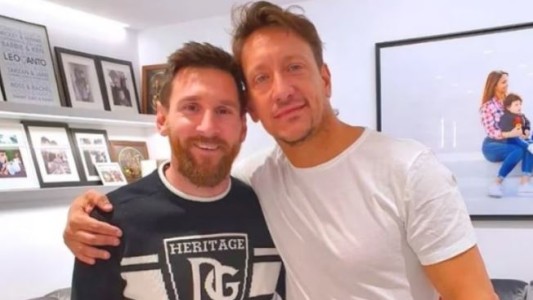Nico Vázquez salió del teatro para frenar a los fanáticos de Messi y aclarar que no había ido a su obra